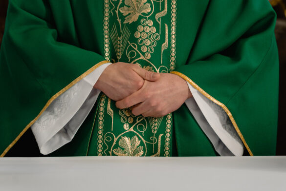 Il significato dei paramenti nei diversi colori liturgici